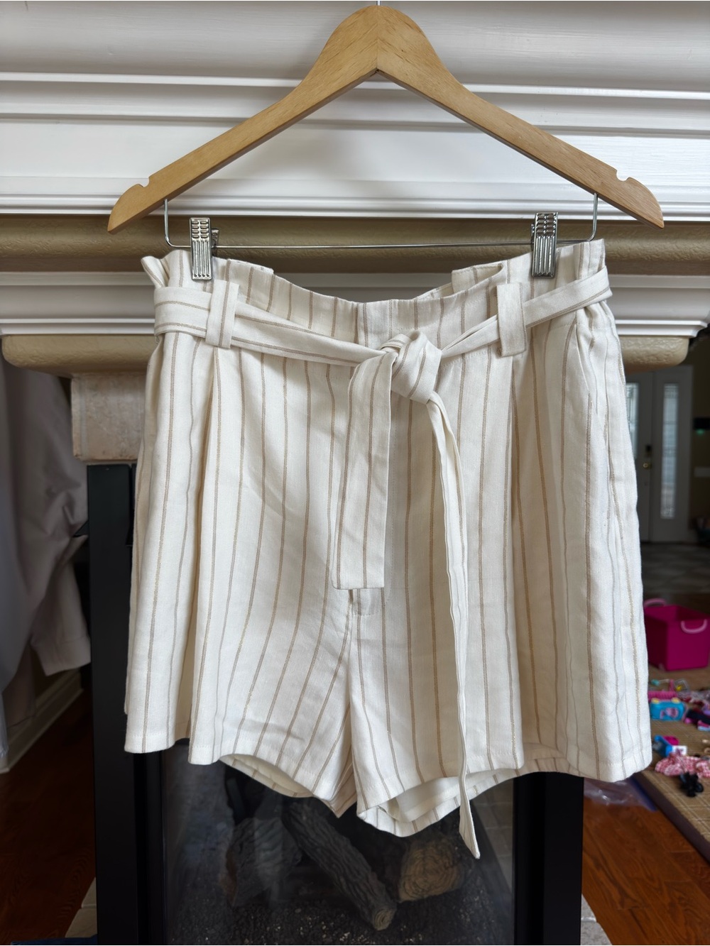 Paige‎ New with Tags Siesta Cream & Gold Metallic Stripe Shorts 10